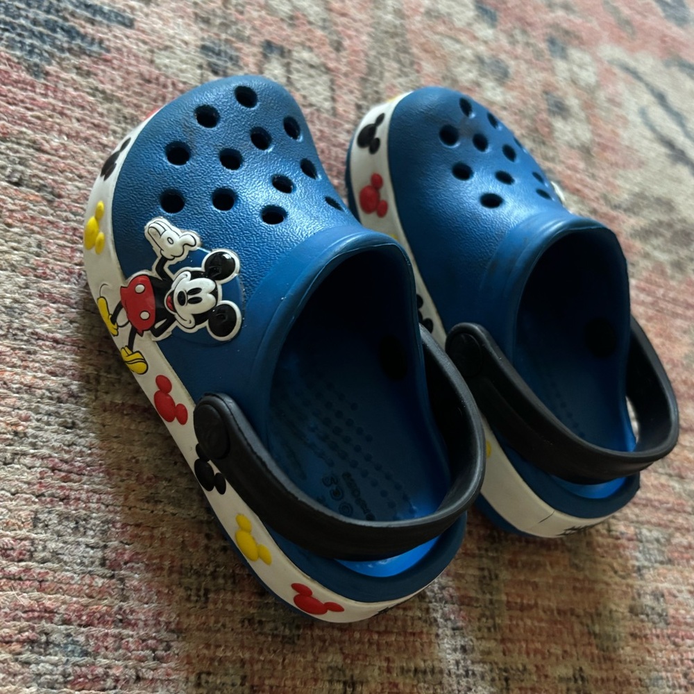 Crocs Mickey Toddler Size 5 - Picture 4 of 4